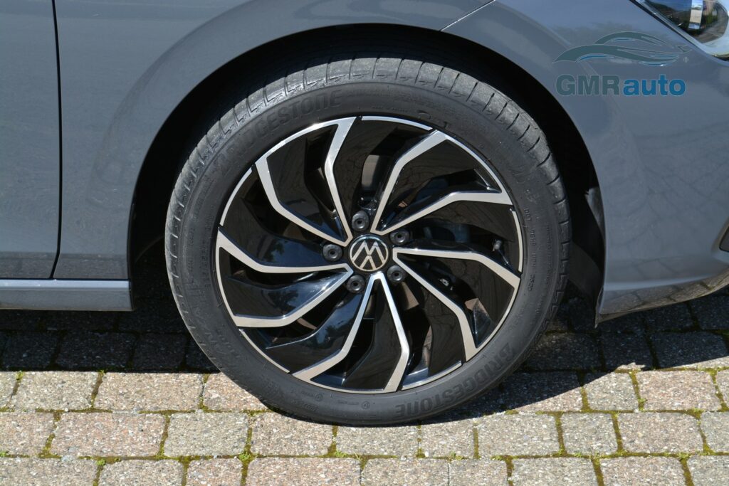 Volkswagen Golf 8ª serie Variant 1.0 eTSI EVO DSG Life