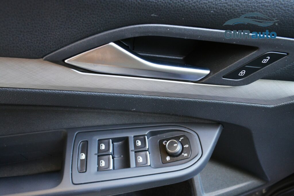 Volkswagen Golf 8ª serie Variant 1.0 eTSI EVO DSG Life