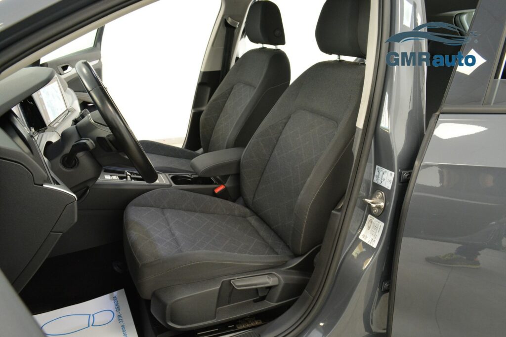 Volkswagen Golf 8ª serie Variant 1.0 eTSI EVO DSG Life