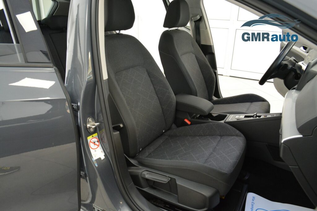 Volkswagen Golf 8ª serie Variant 1.0 eTSI EVO DSG Life